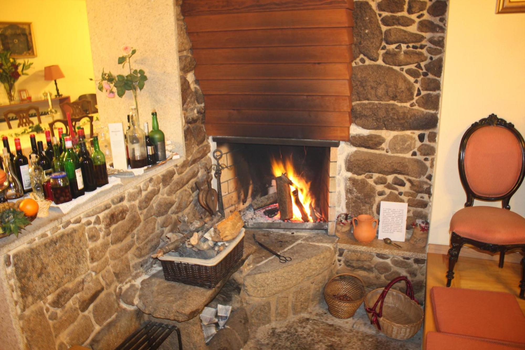 Outros Tempos Turismo De Aldeia Hotel Aricera ภายนอก รูปภาพ